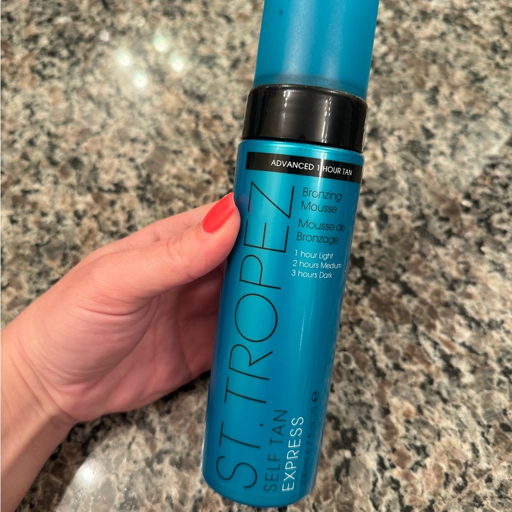 St. Tropez Self Tan Express in Vibrant Blue